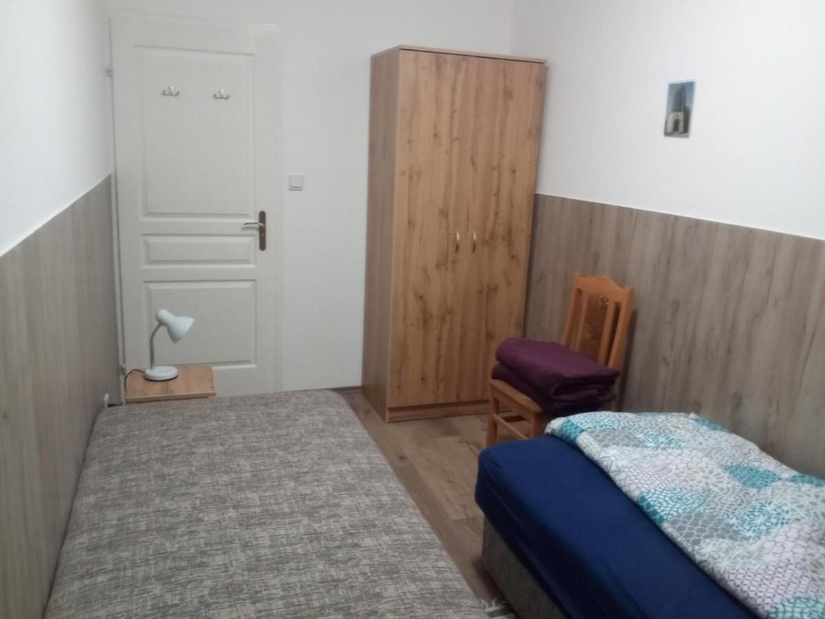 Budai Vam Apartmanhaz Hotel Pécs Buitenkant foto