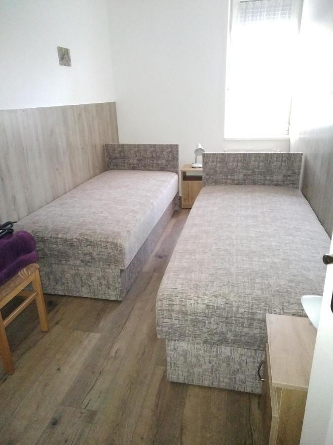 Budai Vam Apartmanhaz Hotel Pécs Buitenkant foto